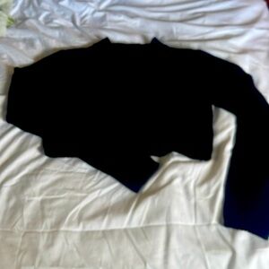 NWOT xs black crop sweater wild fable 
Smoke free, pet friendly home